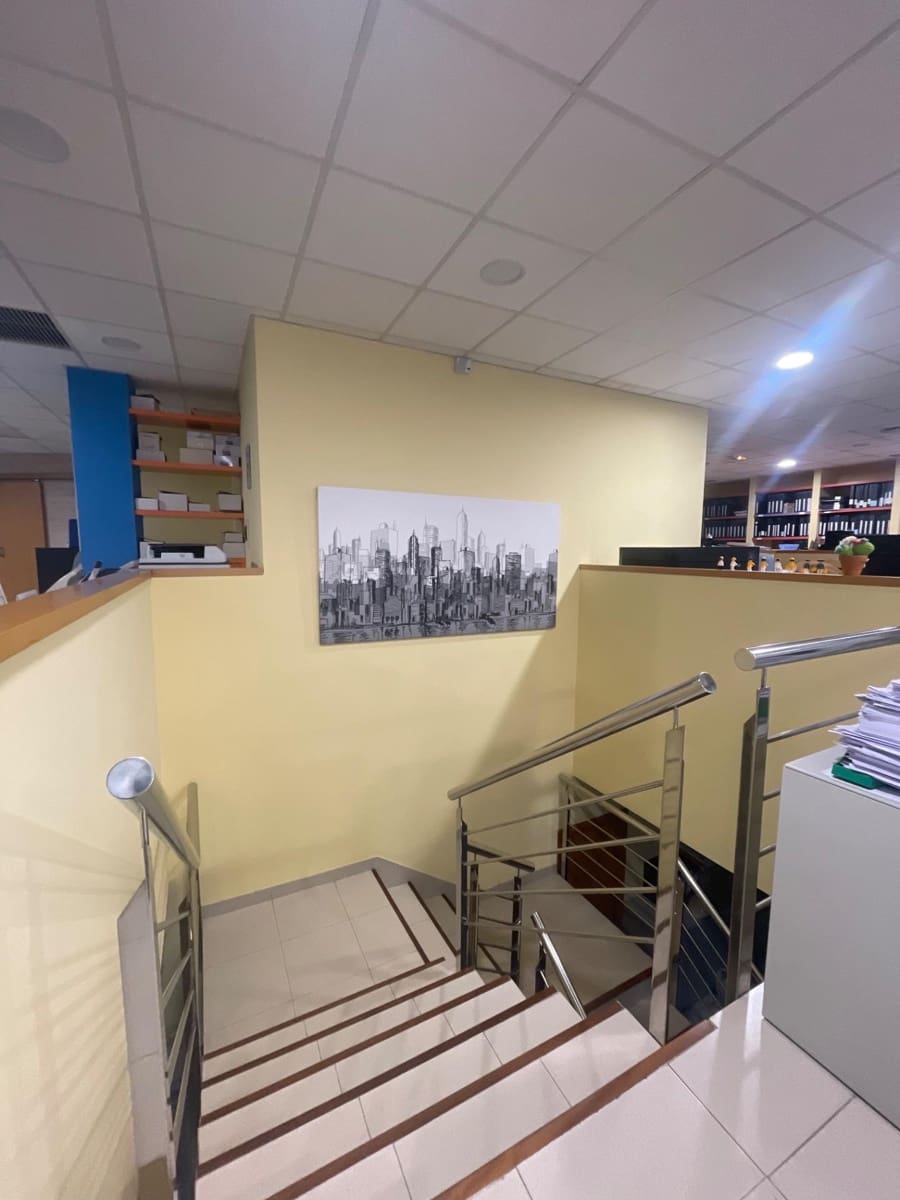 Office for rent in Perillo with garage - € 4,000 (Ref: 9527644)