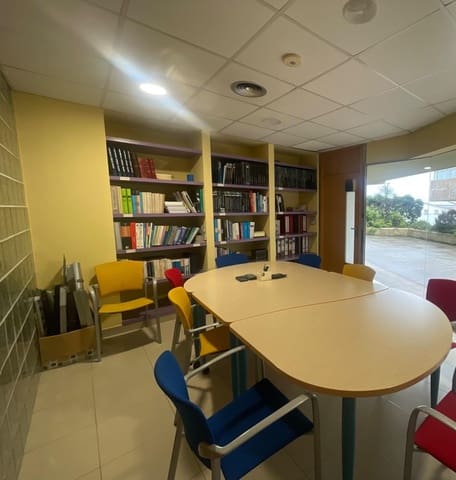 Office for rent in Perillo, Oleiros with garage - € 4,000 (Ref: 9527644)