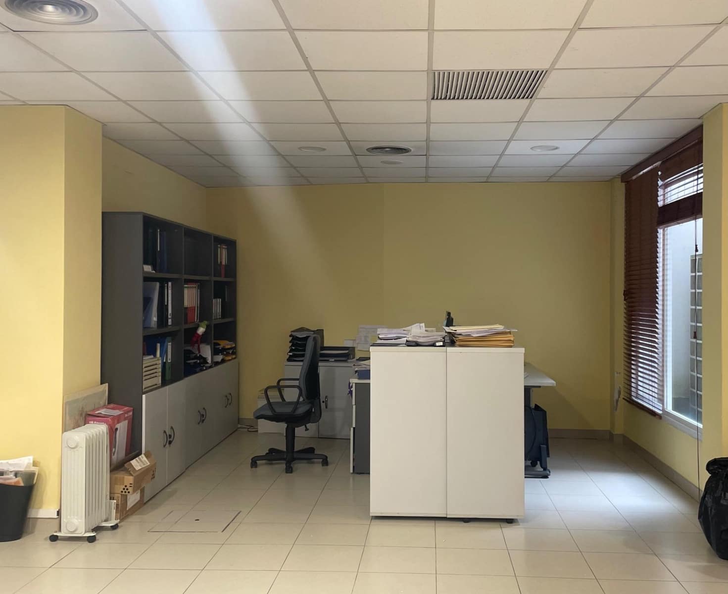 Office for rent in Perillo with garage - € 4,000 (Ref: 9527644)