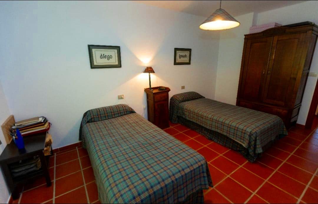 Chalet de 4 habitaciones en Abegondo en venta con piscina - 330.000 € (Ref: 9611492)