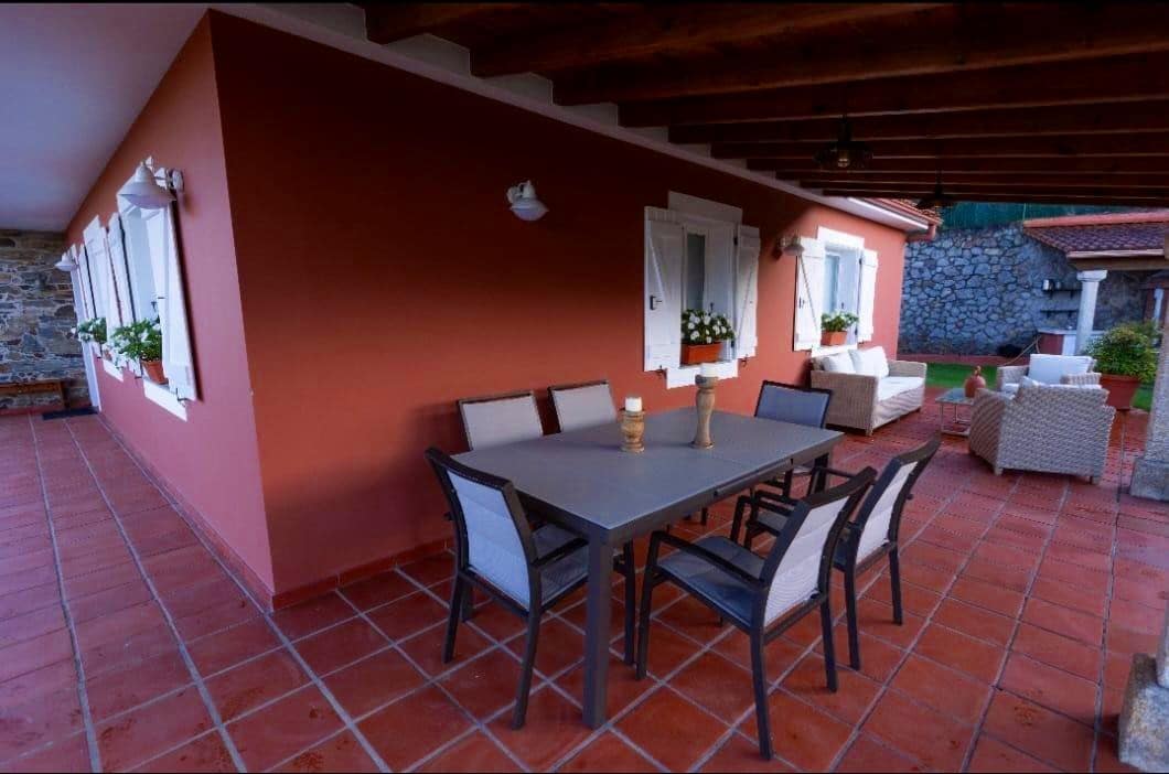 4 bedroom Villa for sale in Abegondo with pool - € 330,000 (Ref: 9611492)