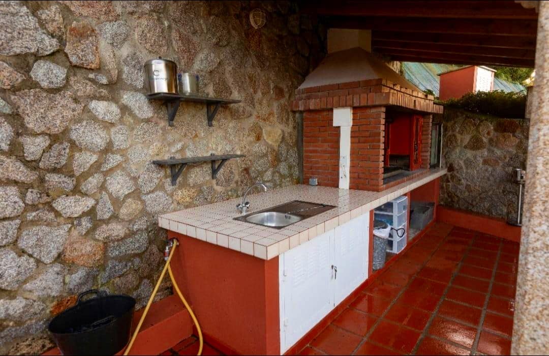 4 bedroom Villa for sale in Abegondo with pool - € 330,000 (Ref: 9611492)