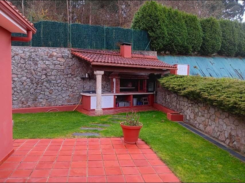 4 bedroom Villa for sale in Abegondo with pool - € 330,000 (Ref: 9611492)