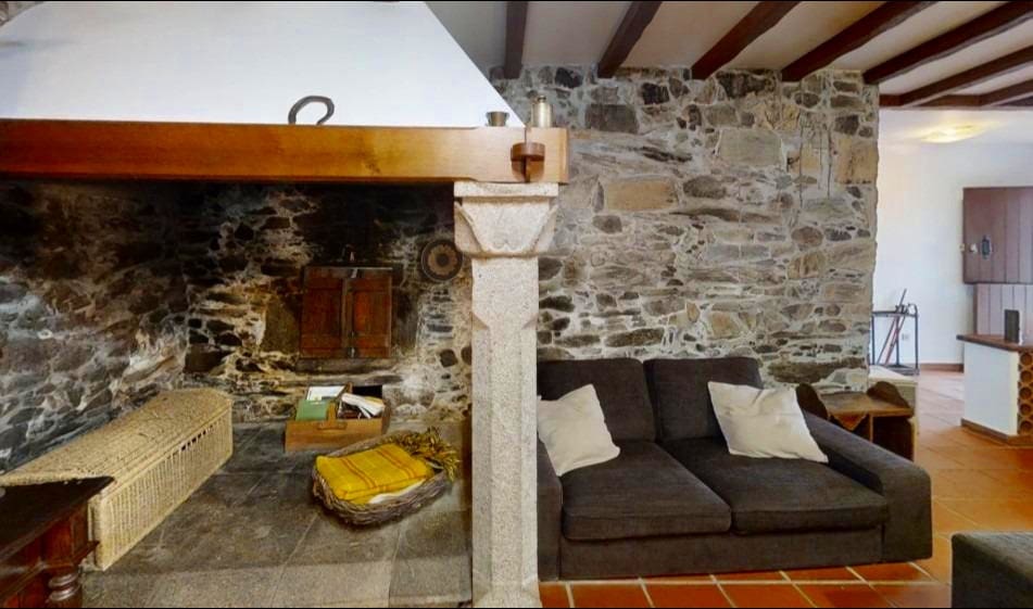 4 bedroom Villa for sale in Abegondo with pool - € 330,000 (Ref: 9611492)