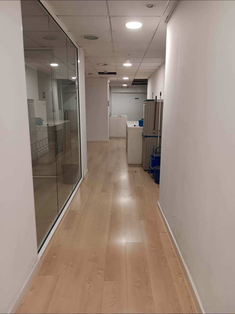 Commercieel te huur in A Coruna stad - € 6.000 (Ref: 9637520)