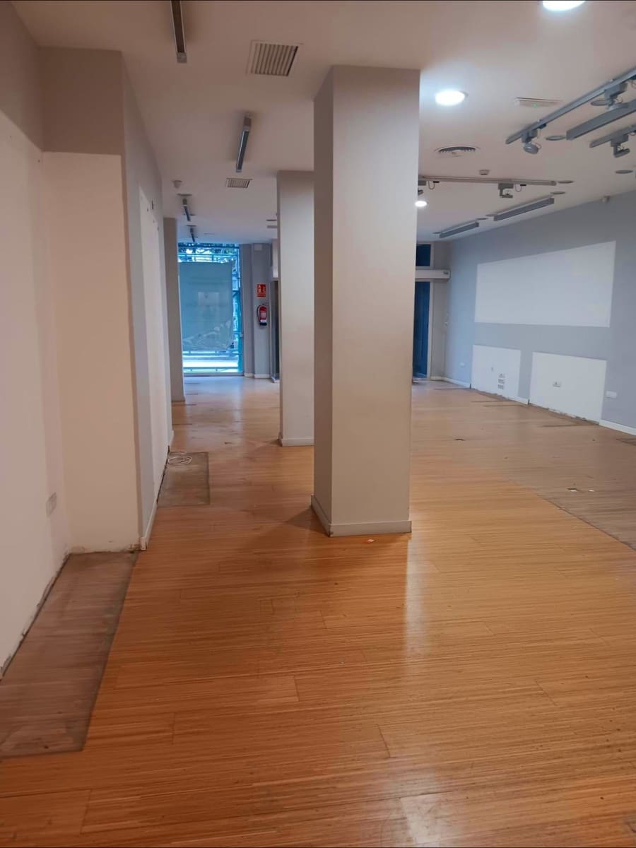 Commercieel te huur in A Coruna stad - € 6.000 (Ref: 9637520)