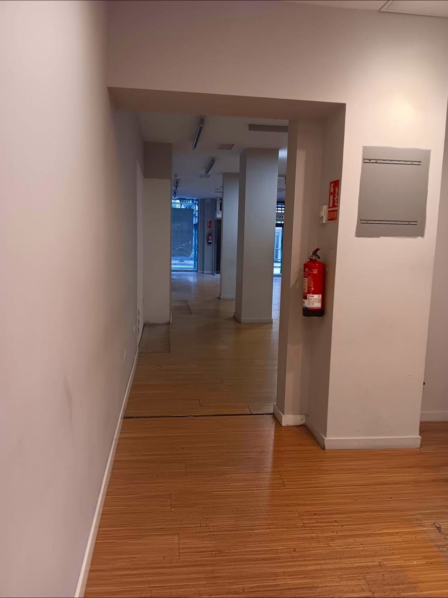 Commercieel te huur in A Coruna stad - € 6.000 (Ref: 9637520)