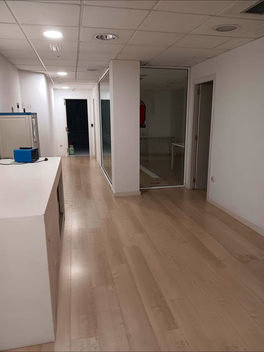 Commercieel te huur in A Coruna stad - € 6.000 (Ref: 9637520)