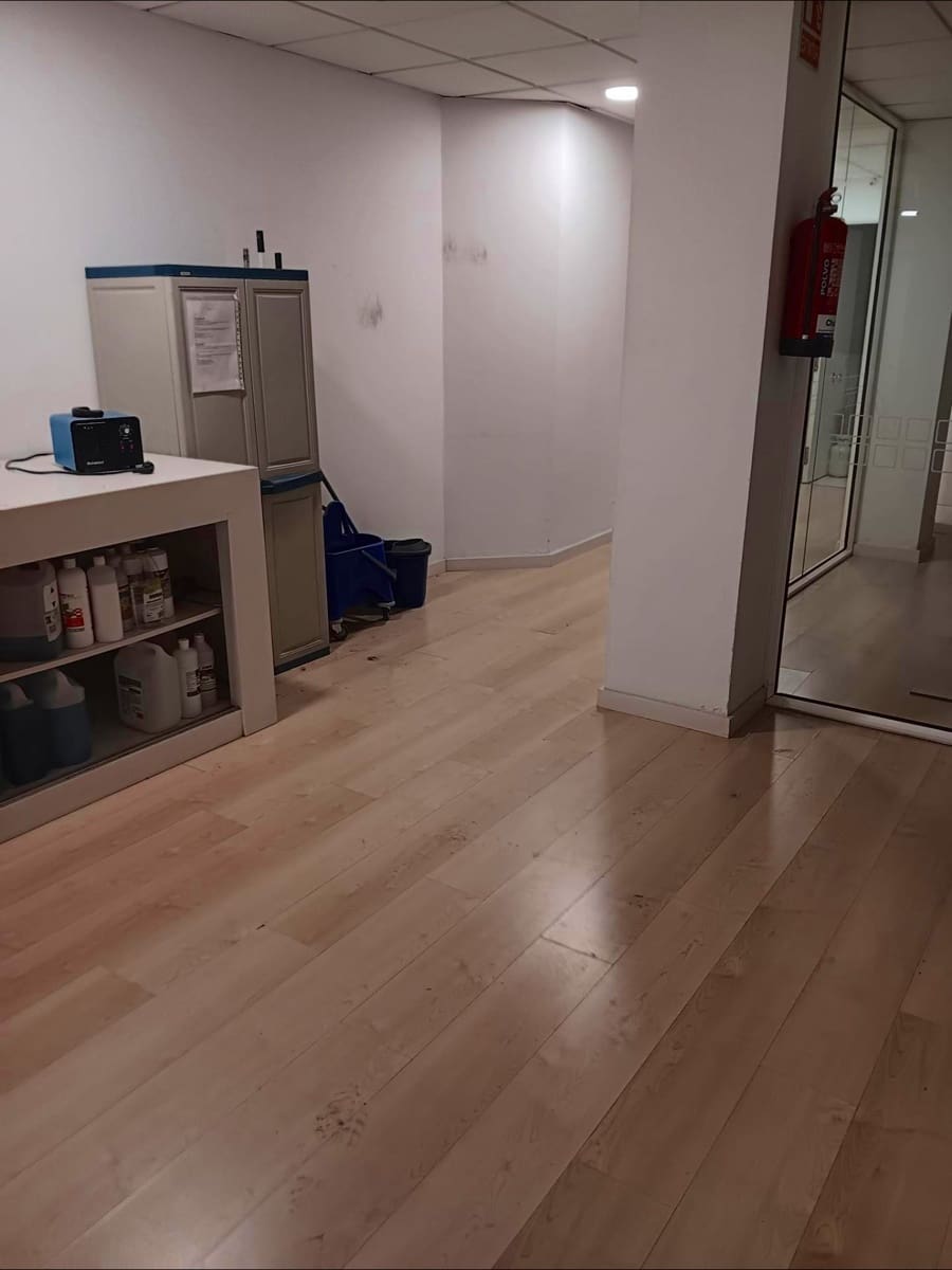 Commercieel te huur in A Coruna stad - € 6.000 (Ref: 9637520)