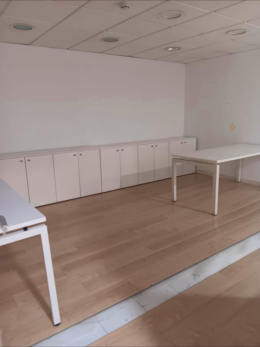 Commercieel te huur in A Coruna stad - € 6.000 (Ref: 9637520)