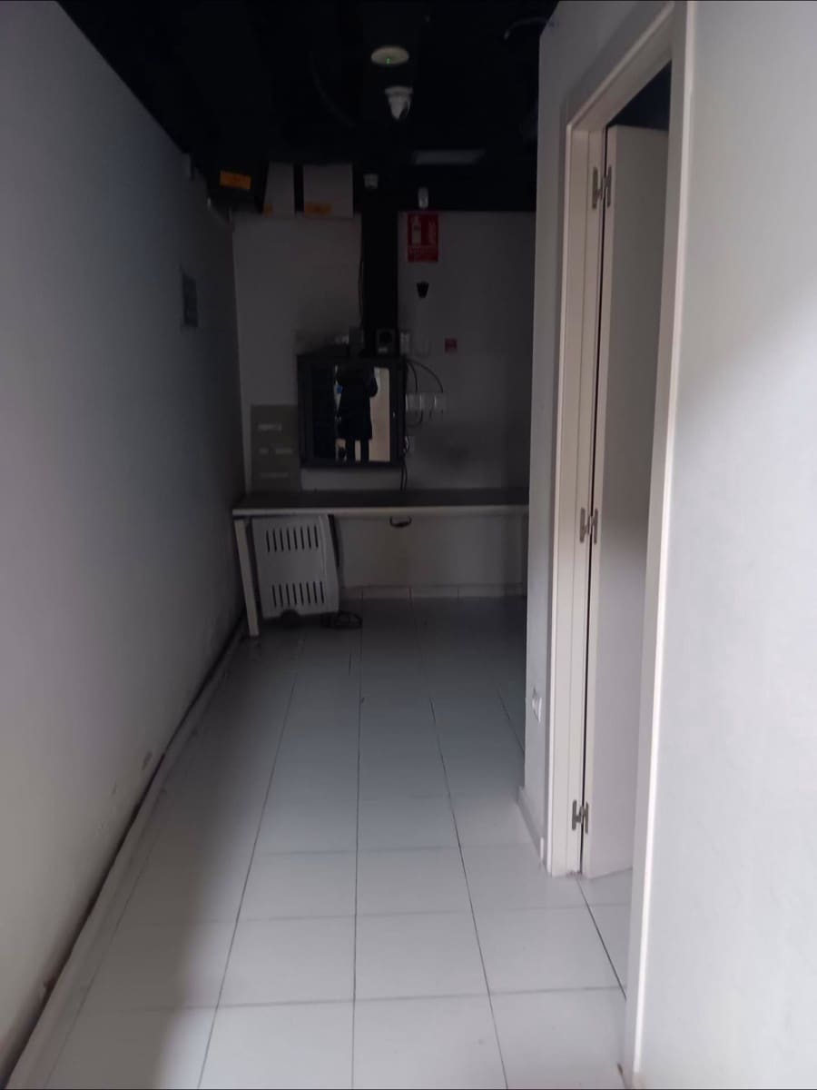 Commercieel te huur in A Coruna stad - € 6.000 (Ref: 9637520)