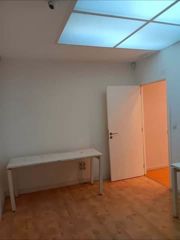 Commercieel te huur in A Coruña stad - € 6.000 (Ref: 9637520)