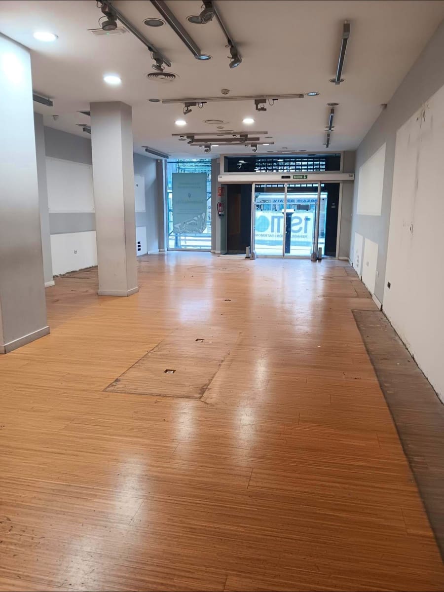 Commercieel te huur in A Coruna stad - € 6.000 (Ref: 9637520)