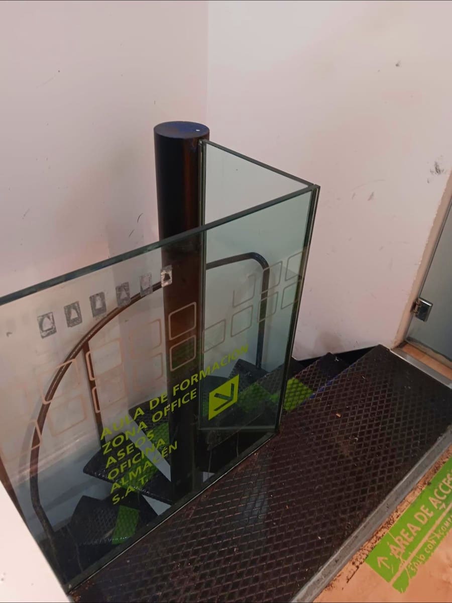 Commercieel te huur in A Coruna stad - € 6.000 (Ref: 9637520)