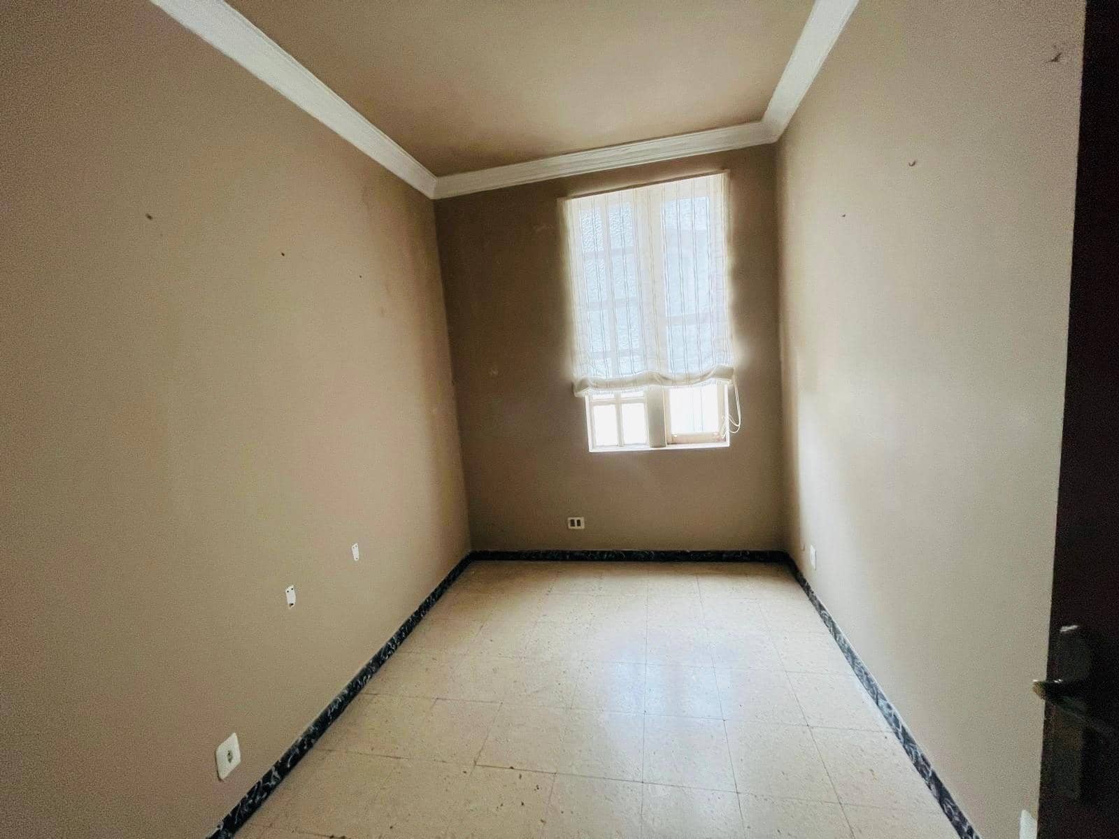 4 bedroom Flat for sale in Ferrol - € 63,000 (Ref: 9659377)