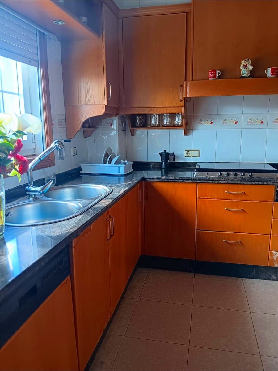 7 bedroom Villa for sale in A Coruna city with garage - € 675,000 (Ref: 9677436)