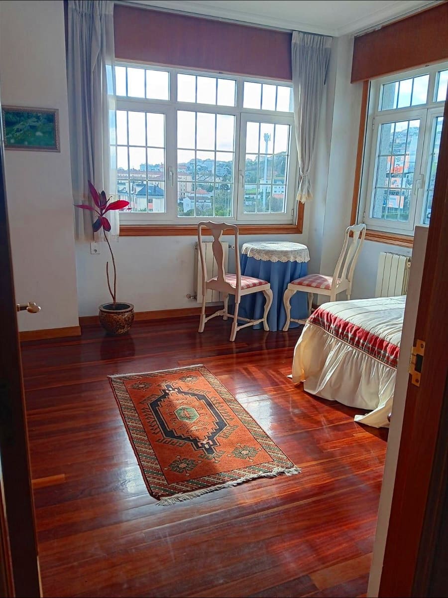 7 bedroom Villa for sale in A Coruna city with garage - € 675,000 (Ref: 9677436)