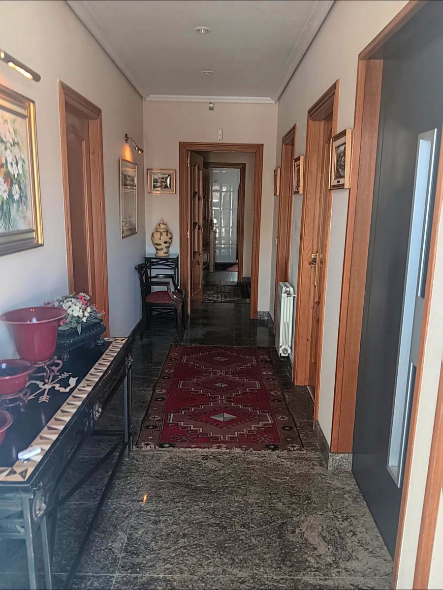 7 bedroom Villa for sale in A Coruna city with garage - € 675,000 (Ref: 9677436)