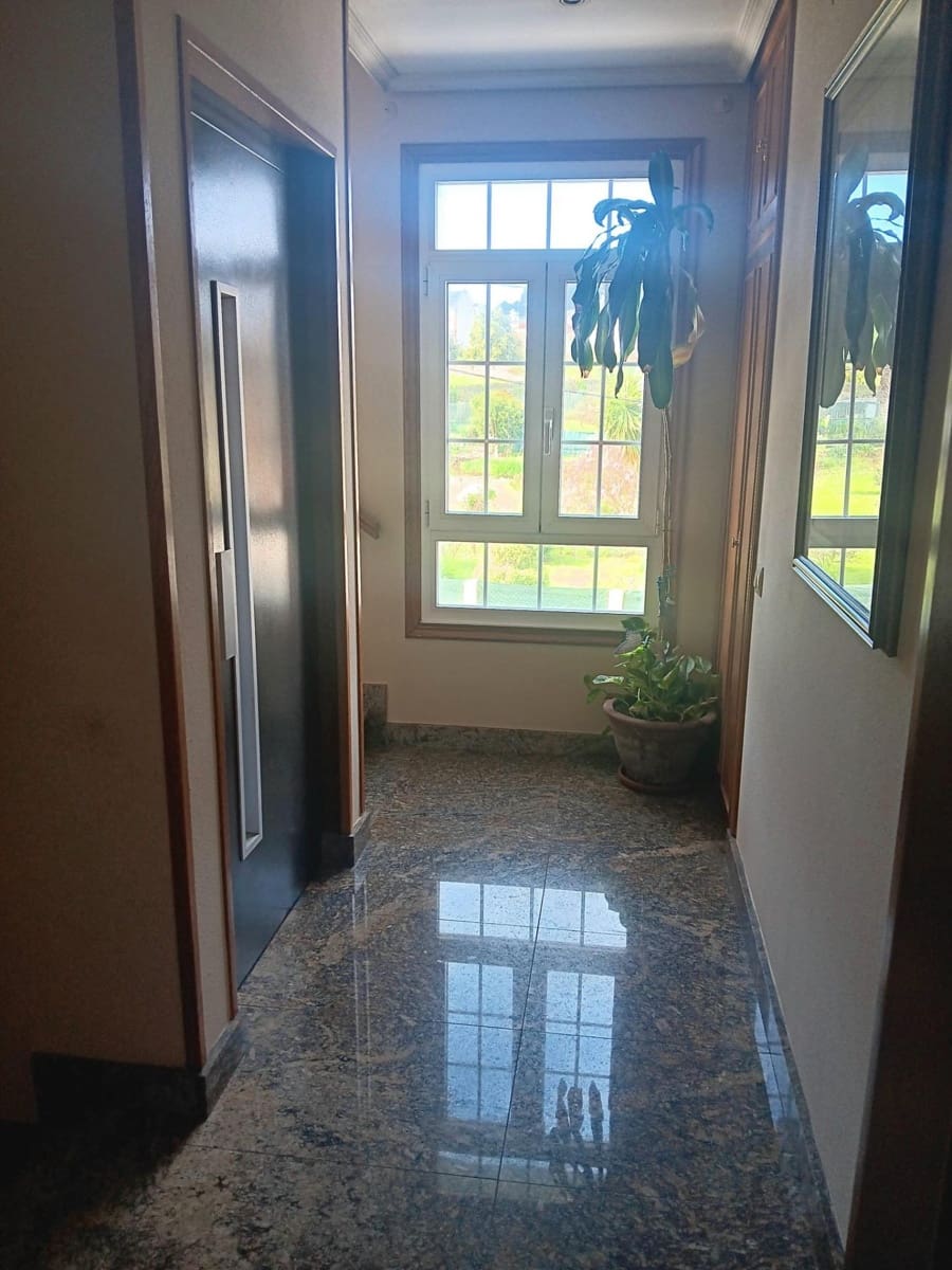 7 bedroom Villa for sale in A Coruna city with garage - € 675,000 (Ref: 9677436)