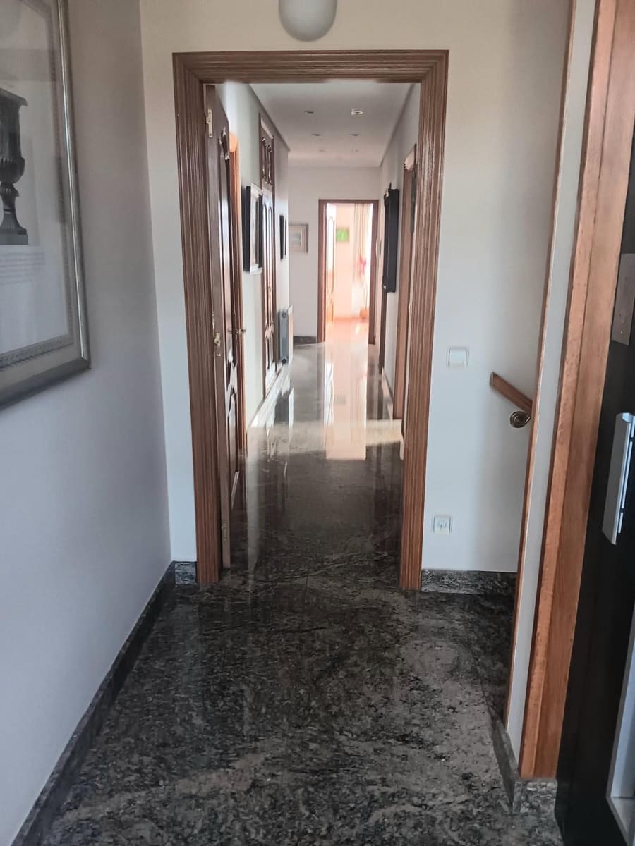 7 bedroom Villa for sale in A Coruna city with garage - € 675,000 (Ref: 9677436)