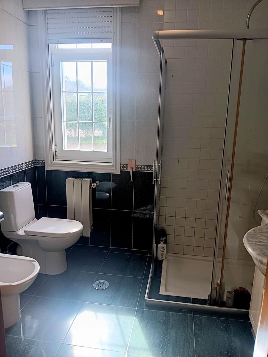 7 bedroom Villa for sale in A Coruna city with garage - € 675,000 (Ref: 9677436)