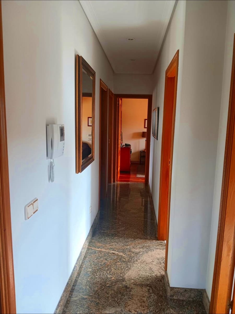 7 bedroom Villa for sale in A Coruna city with garage - € 675,000 (Ref: 9677436)