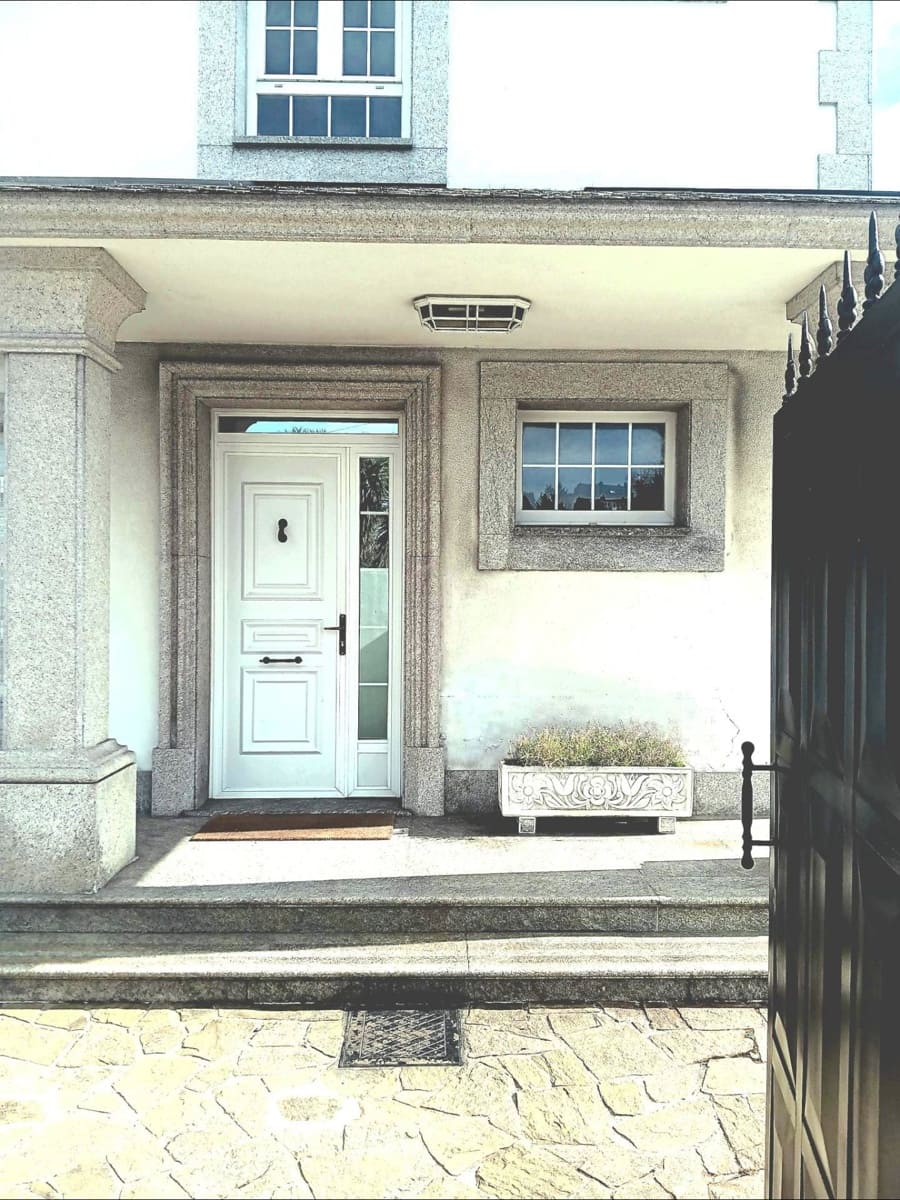 7 bedroom Villa for sale in A Coruna city with garage - € 675,000 (Ref: 9677436)