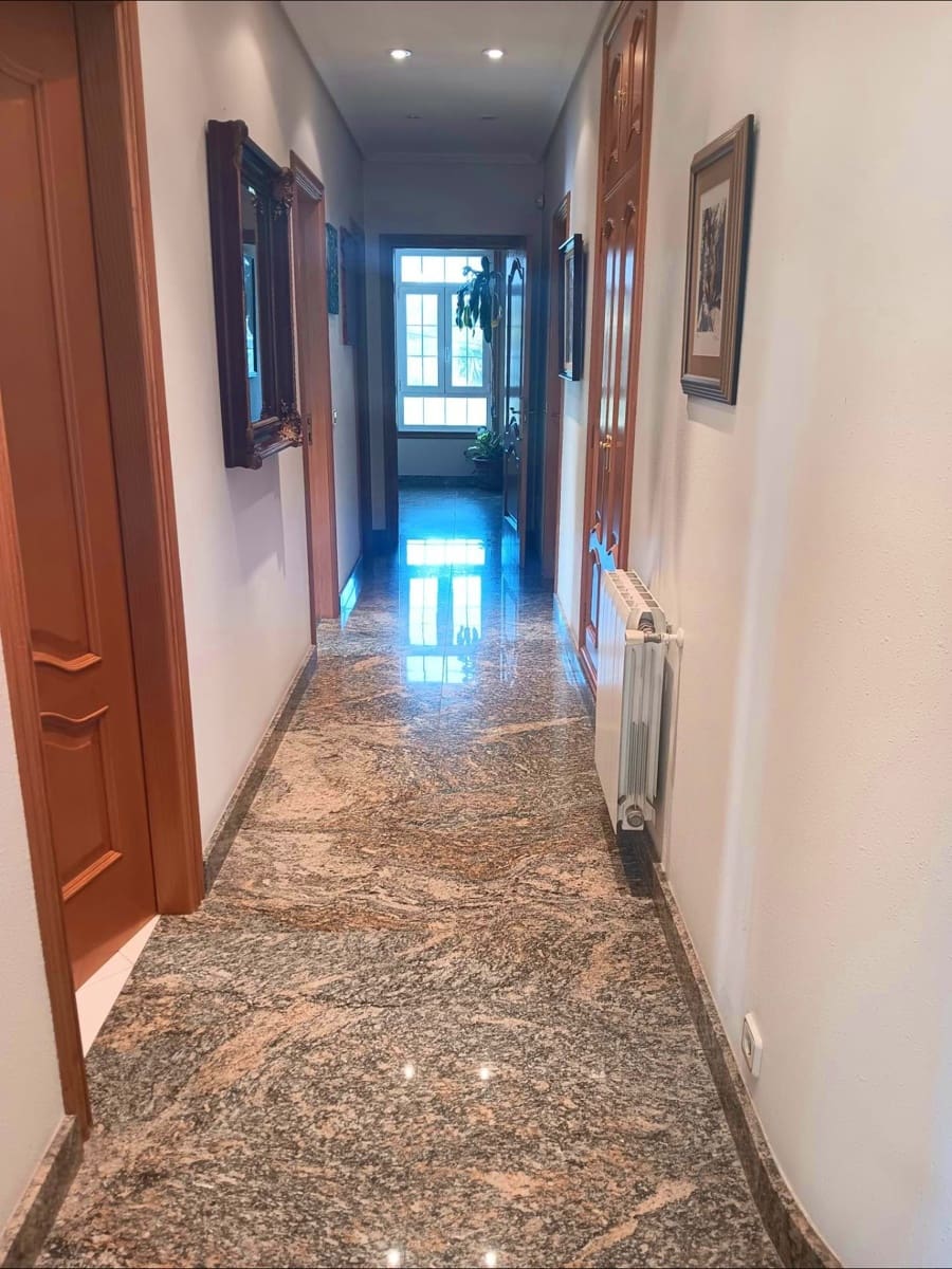 7 bedroom Villa for sale in A Coruna city with garage - € 675,000 (Ref: 9677436)