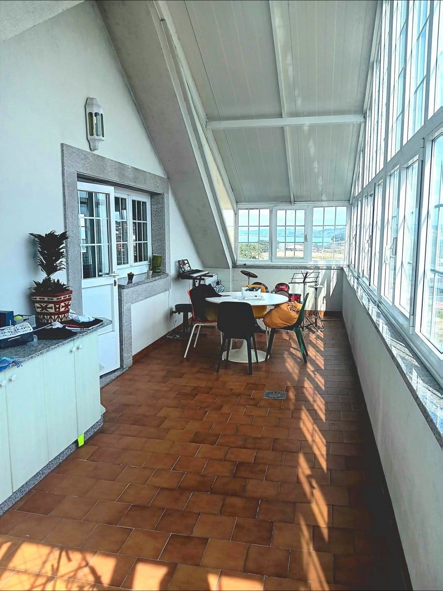 7 bedroom Villa for sale in A Coruna city with garage - € 675,000 (Ref: 9677436)