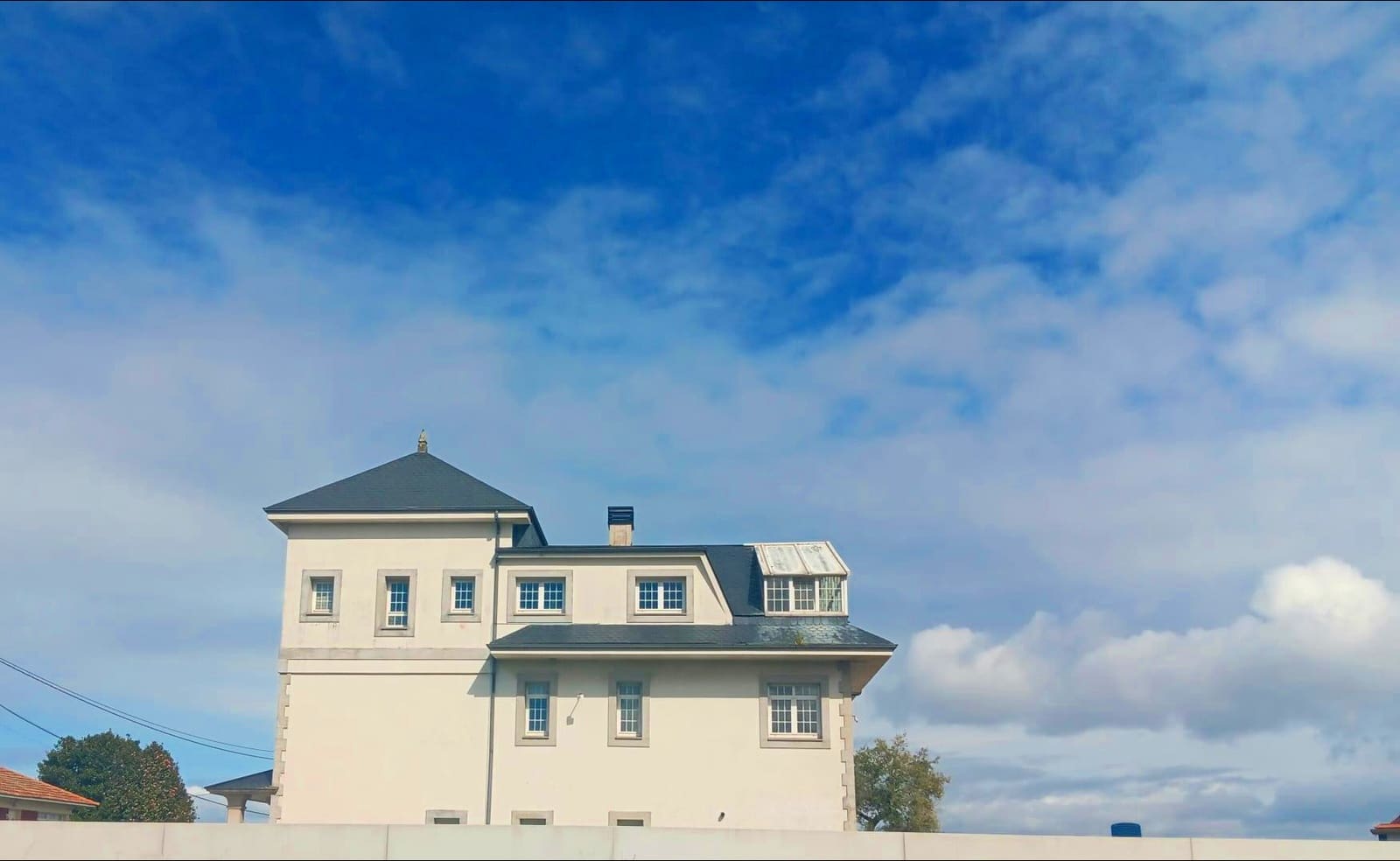 7 bedroom Villa for sale in A Coruna city with garage - € 675,000 (Ref: 9677436)