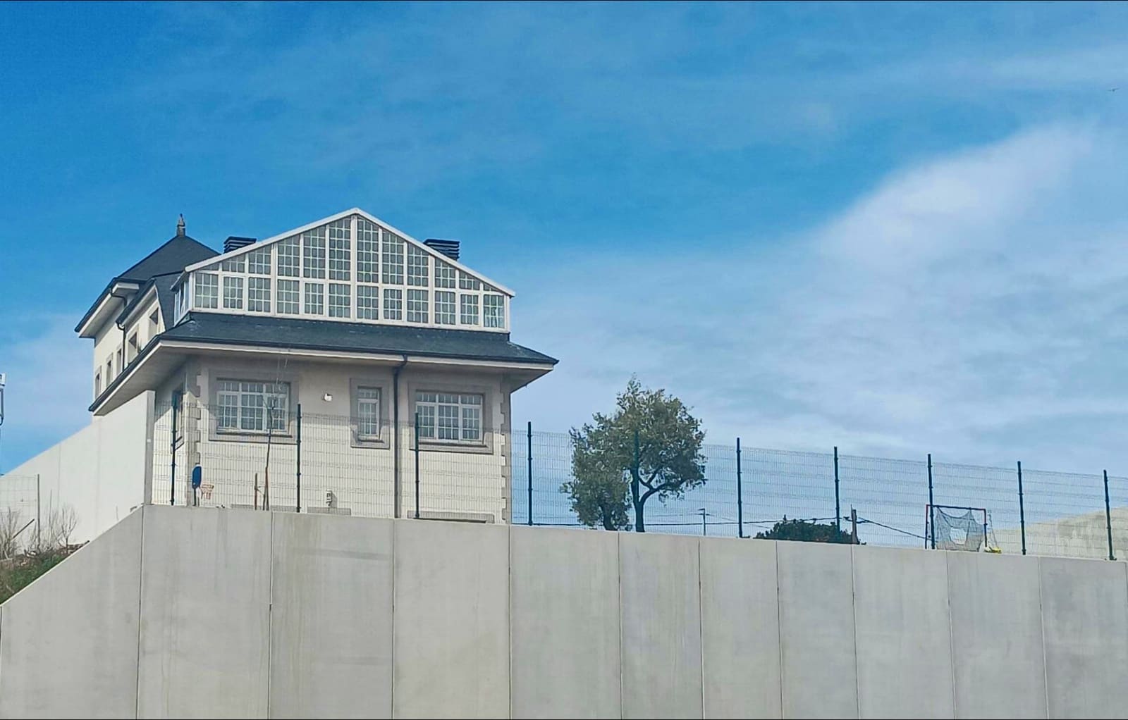 7 bedroom Villa for sale in A Coruna city with garage - € 675,000 (Ref: 9677436)