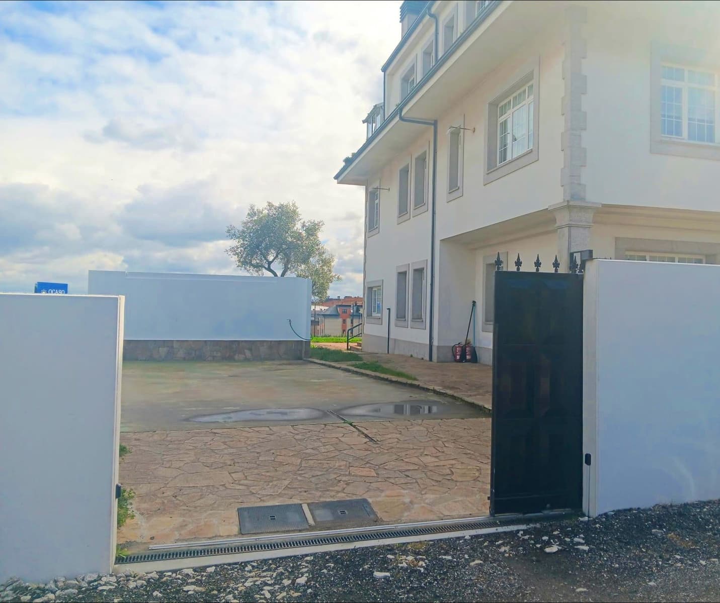 7 bedroom Villa for sale in A Coruna city with garage - € 675,000 (Ref: 9677436)