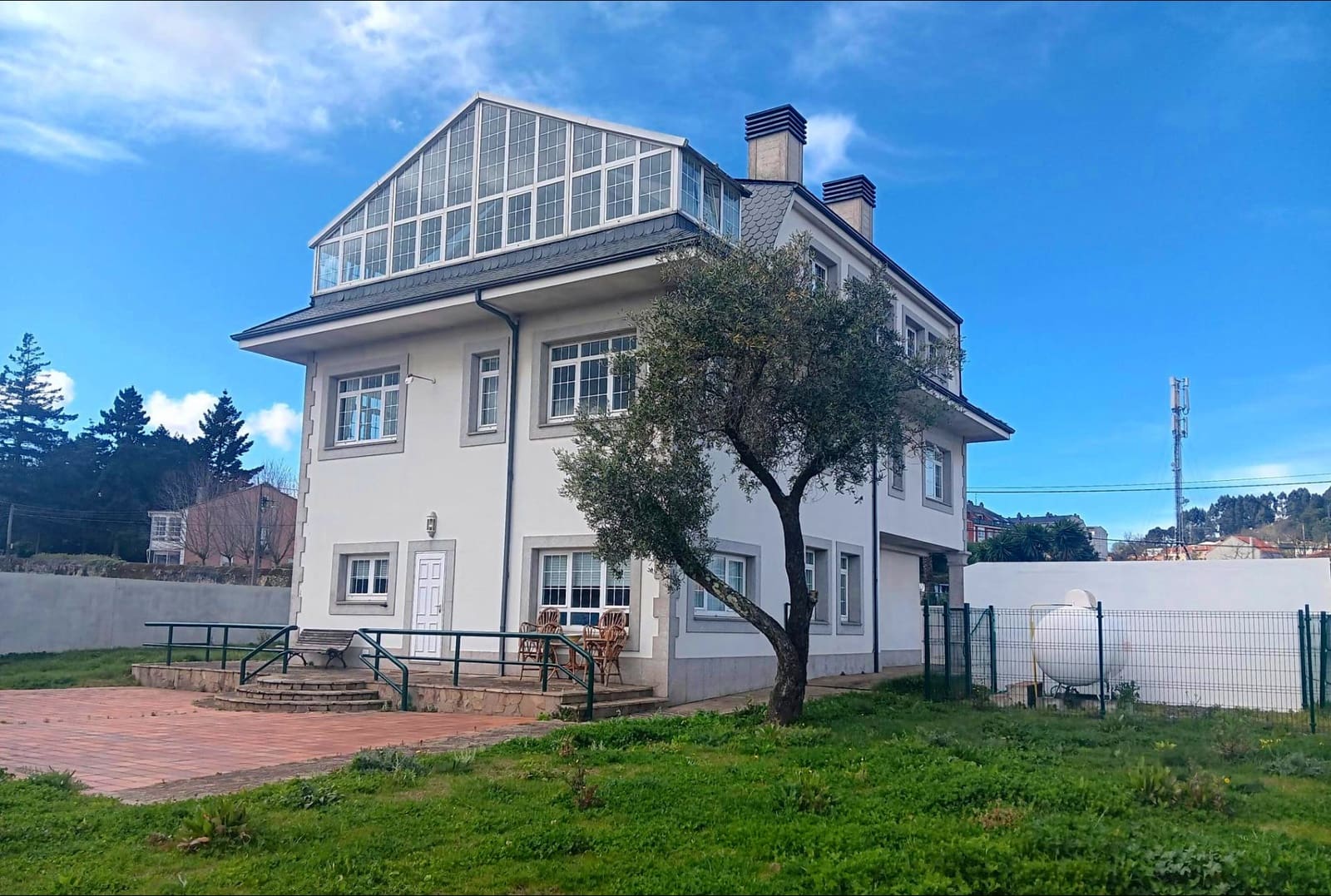 7 bedroom Villa for sale in A Coruna city with garage - € 675,000 (Ref: 9677436)
