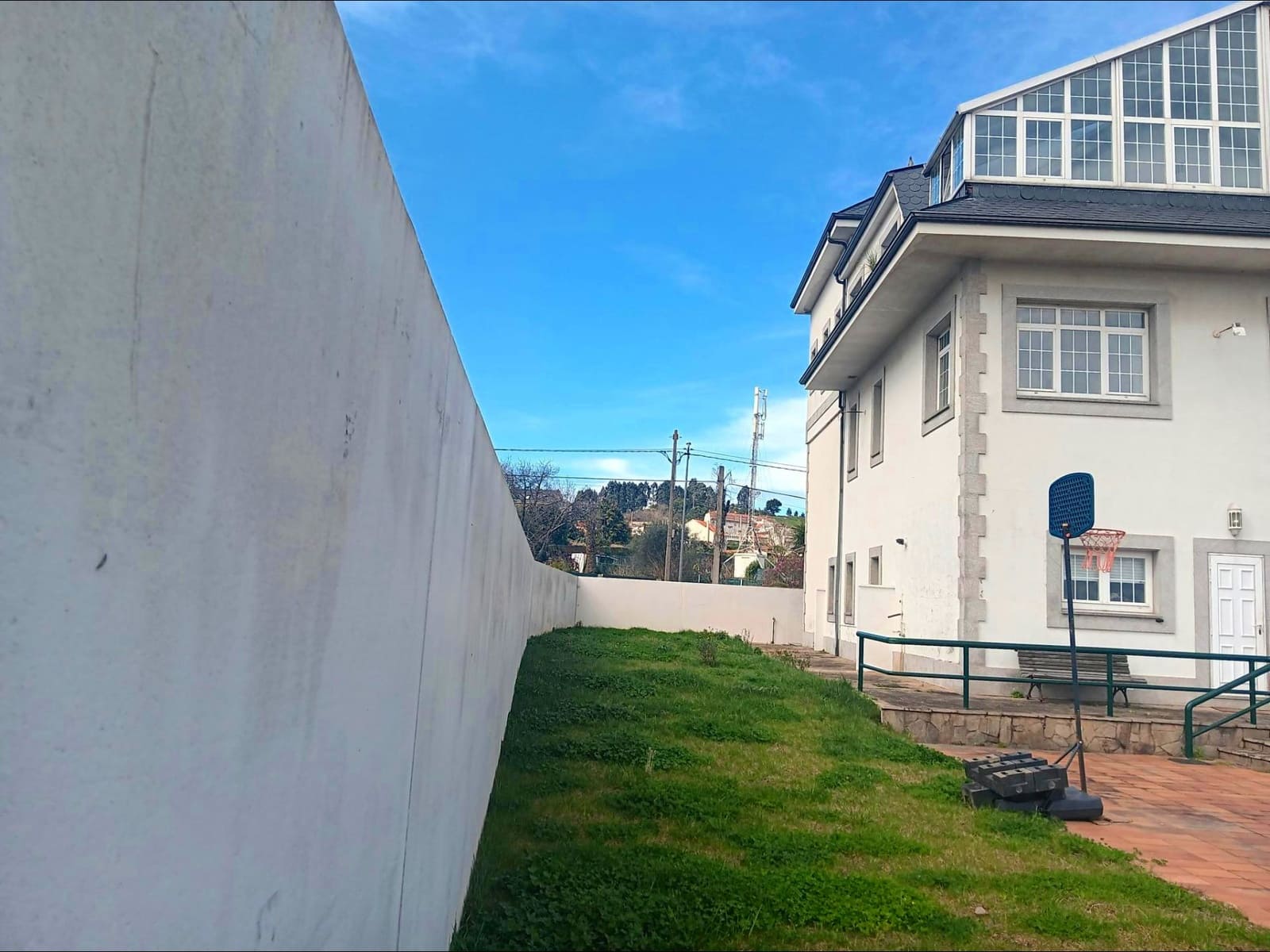 7 bedroom Villa for sale in A Coruna city with garage - € 675,000 (Ref: 9677436)