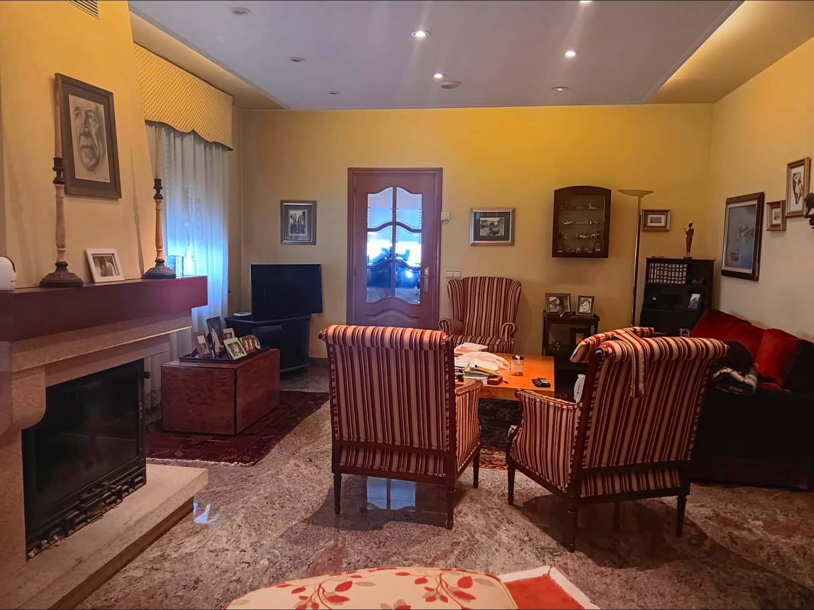 7 bedroom Villa for sale in A Coruna city with garage - € 675,000 (Ref: 9677436)