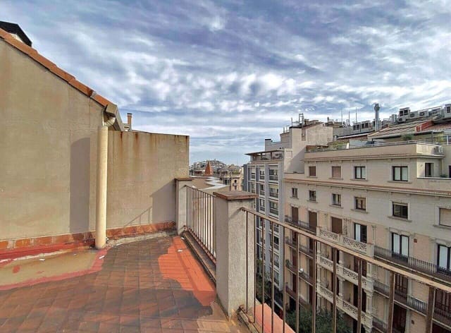 5 bedroom Penthouse for sale in La Sagrada Família, Barcelona city - € 2,100,000 (Ref: 9456538)