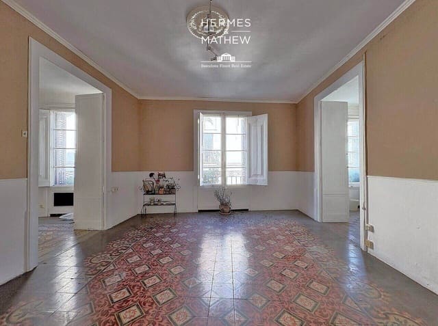 4 chambre Appartement à vendre à El Barri Gòtic, Barcelone ville - 590 000 € (Ref: 9456726)