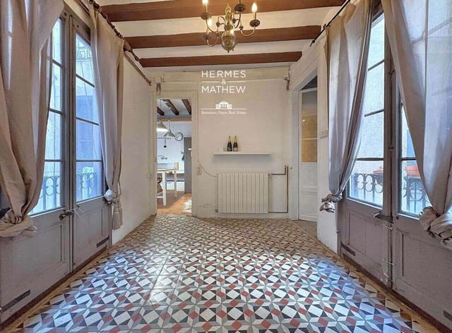 4 chambre Appartement à vendre à El Barri Gòtic, Barcelone ville - 590 000 € (Ref: 9456726)