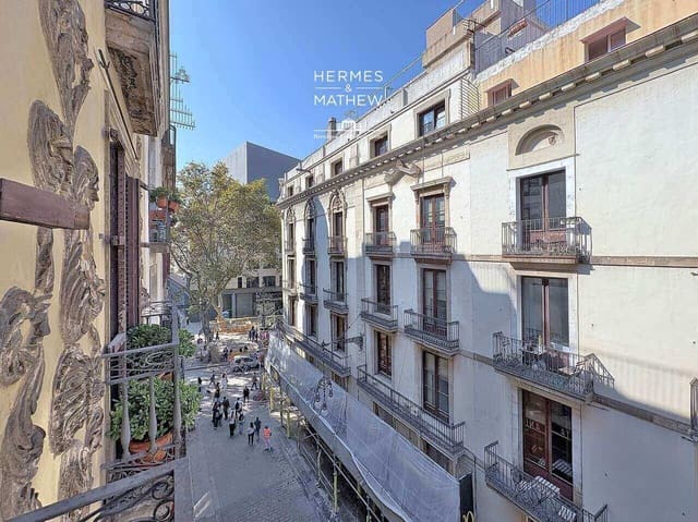 4 chambre Appartement à vendre à El Barri Gòtic, Barcelone ville - 590 000 € (Ref: 9456726)