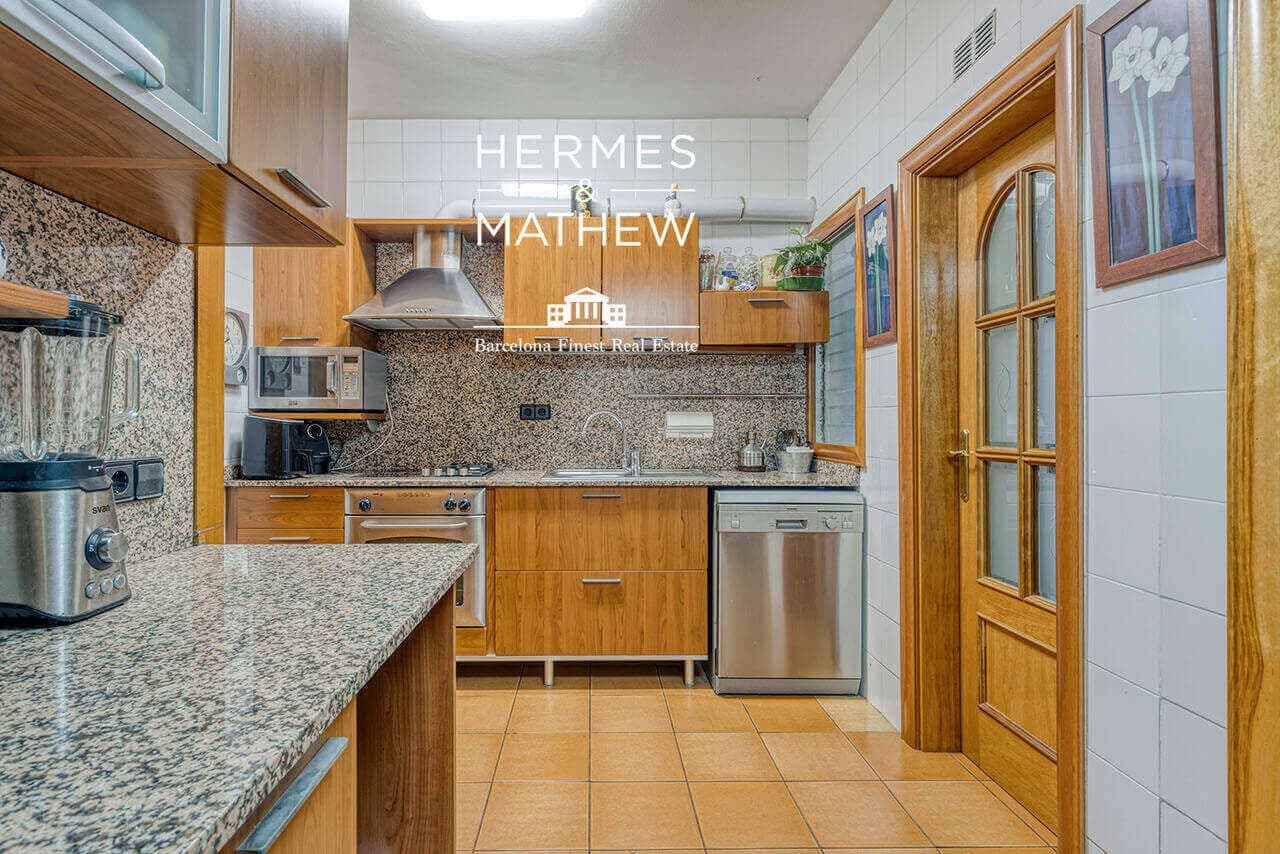 3 bedroom Flat for sale in Barcelona city with garage - € 795,000 (Ref: 9459462)