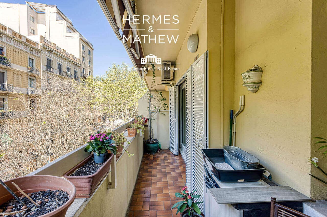 3 bedroom Flat for sale in Barcelona city with garage - € 795,000 (Ref: 9459462)