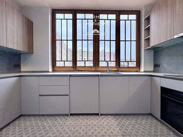 3 bedroom Flat for sale in La Dreta de L'Eixample, Barcelona city - € 750,000 (Ref: 9488558)