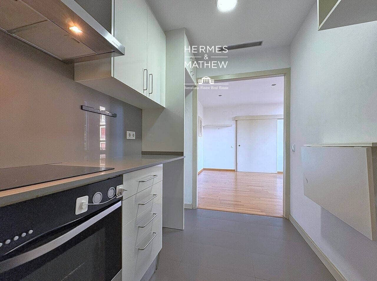 3 bedroom Flat for sale in Barcelona city - € 700,000 (Ref: 9488640)