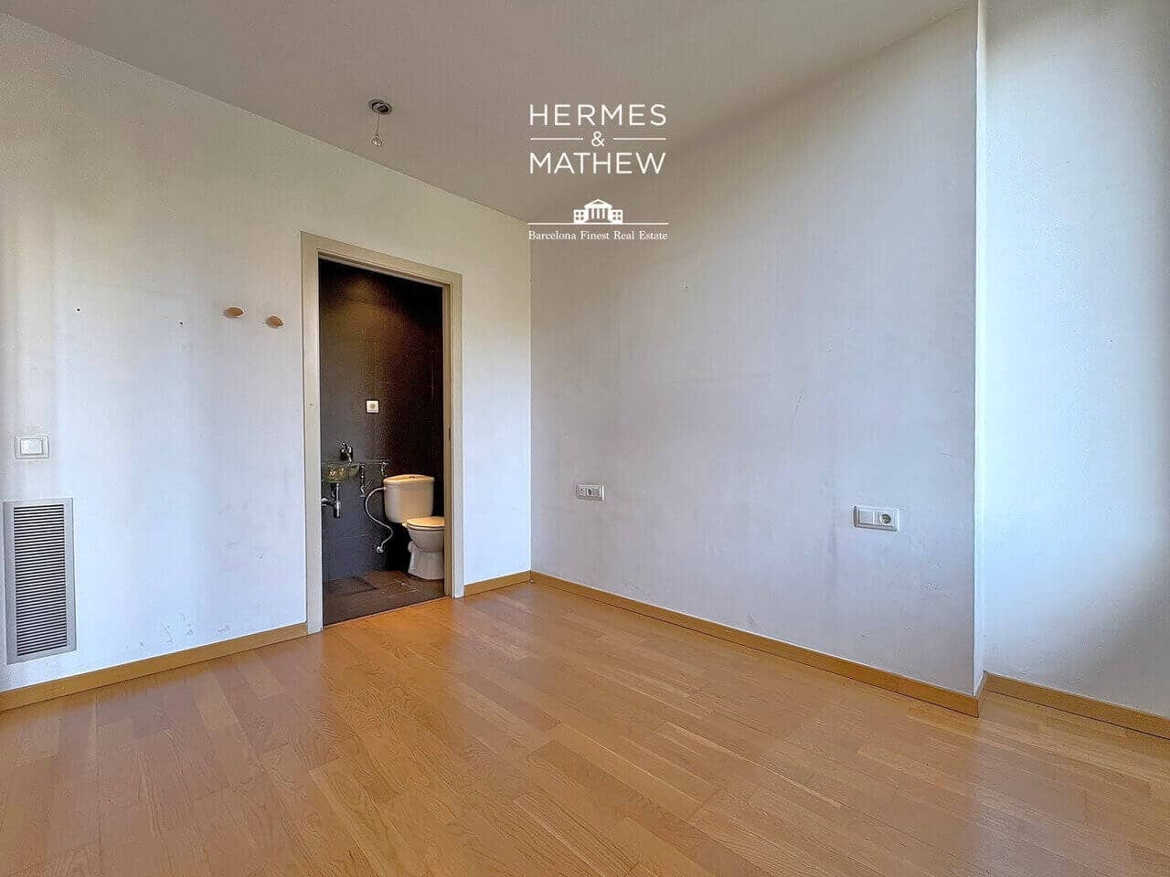 3 bedroom Flat for sale in Barcelona city - € 700,000 (Ref: 9488640)