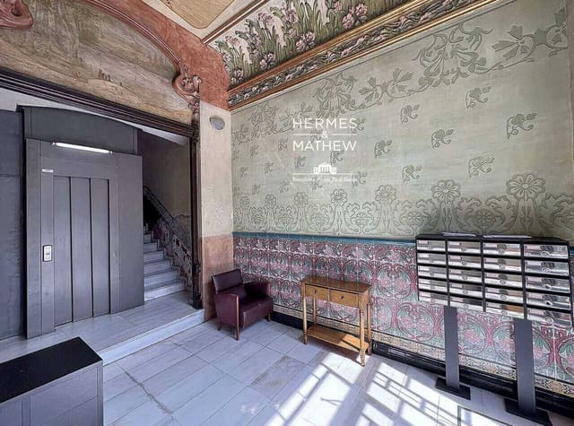 3 bedroom Flat for sale in L'Antiga Esquerra de L'Eixample, Barcelona city - € 700,000 (Ref: 9488640)