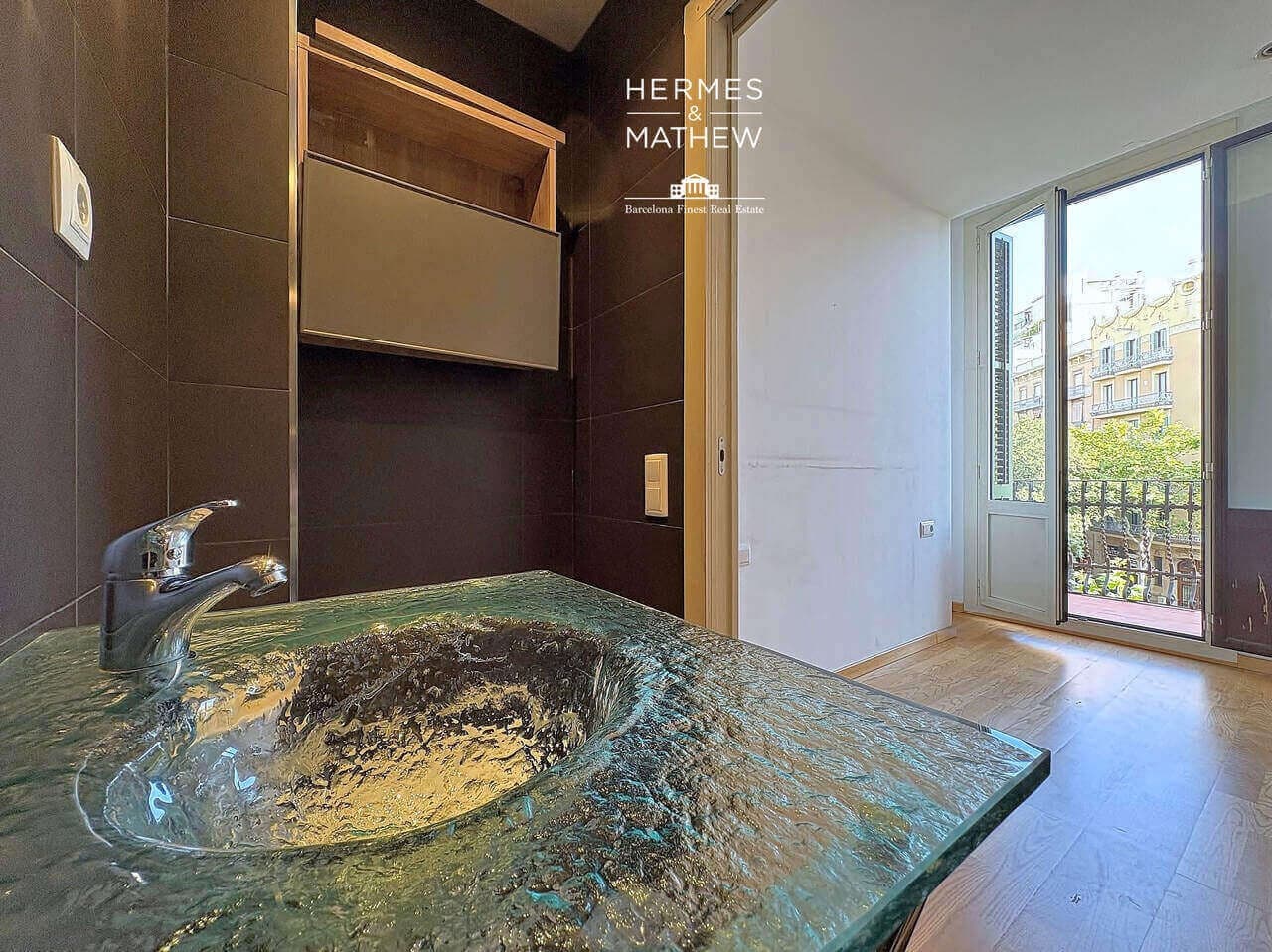 3 bedroom Flat for sale in Barcelona city - € 700,000 (Ref: 9488640)