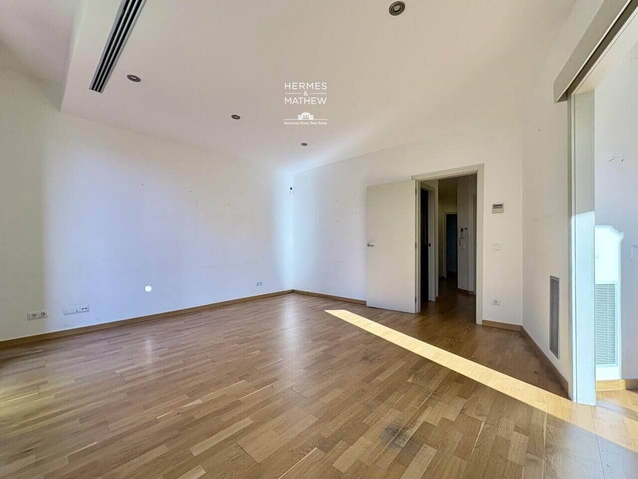 2 bedroom Flat for sale in Barcelona city - € 590,000 (Ref: 9488641)