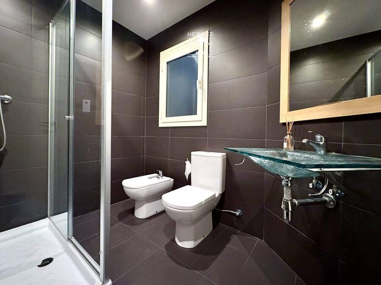 2 bedroom Flat for sale in Barcelona city - € 590,000 (Ref: 9488641)