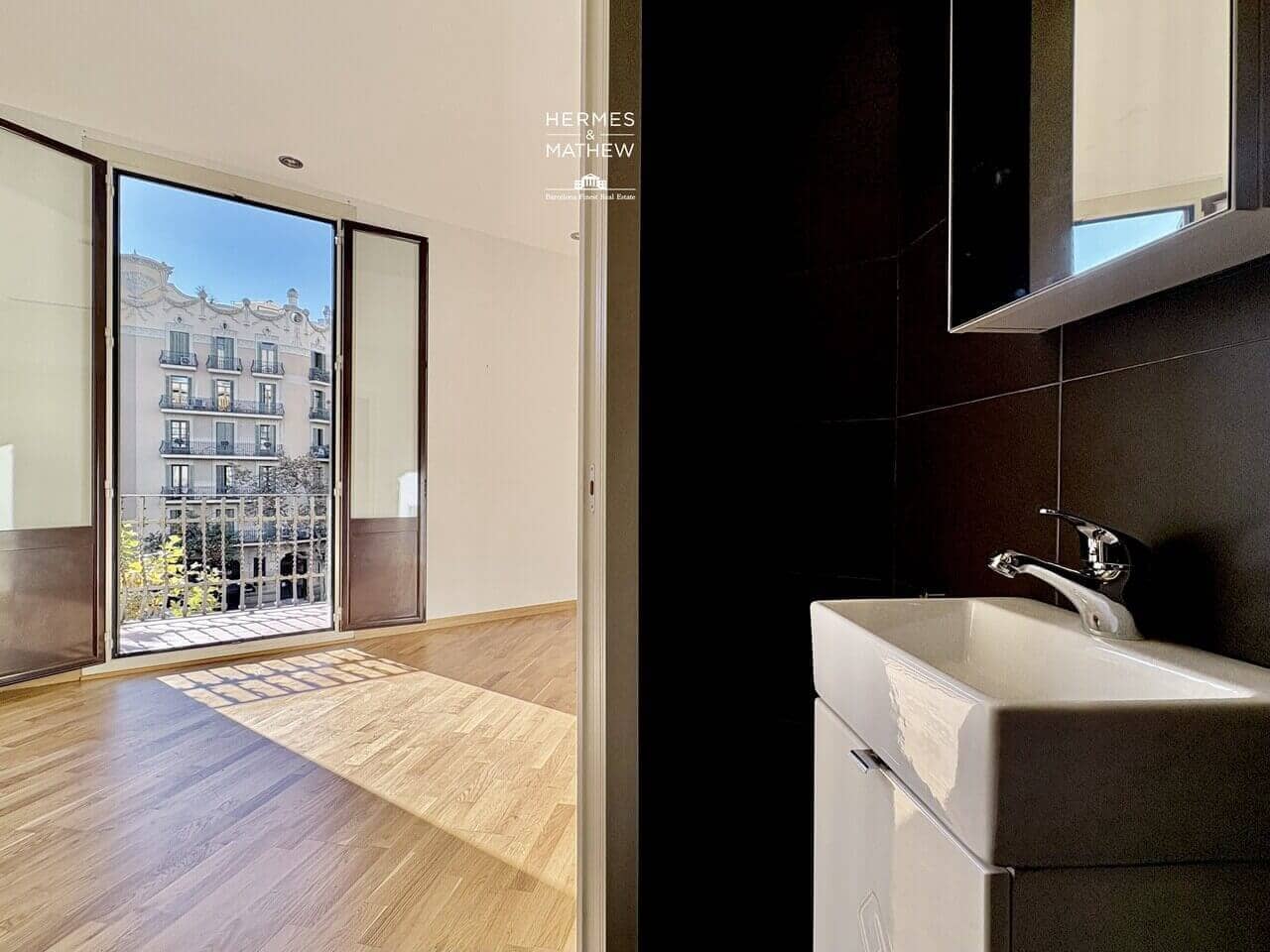 2 bedroom Flat for sale in Barcelona city - € 590,000 (Ref: 9488641)
