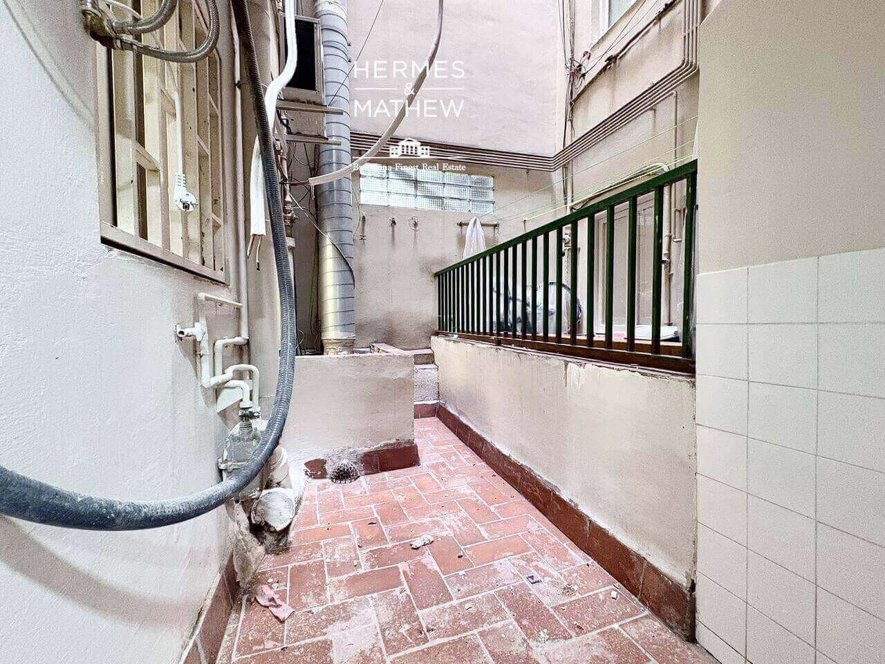 2 bedroom Flat for sale in Barcelona city - € 369,000 (Ref: 9550357)